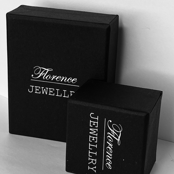 Florence Water Drop Pendant Necklace set in 925 sterling sliver. - Picture 3 of 3